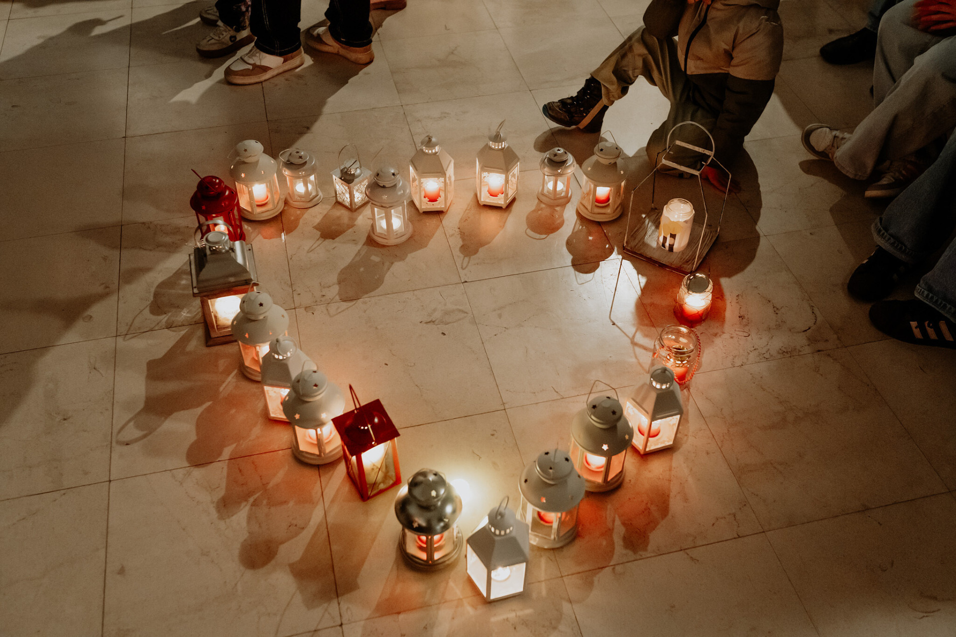 Průvod s lucernami 1. 11. (foto Barča Kršková)